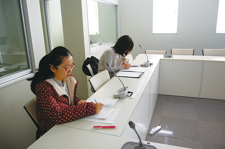 選抜された学生を対象とした「通訳・翻訳者養成プログラム」を2016年から展開。