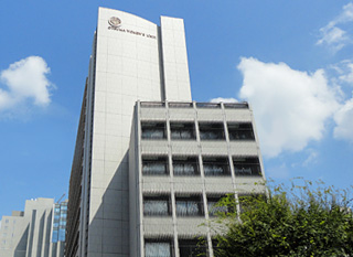 次なる100年を見据えた『千代田キャンパス再開発プロジェクト』の一環である本館E棟（地上12階、地下1階）