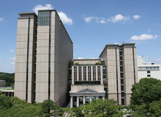 地上12階、地下3階からなる人間教育の世界的拠点「GLOBARL SQUARE」（東京都八王子市）
