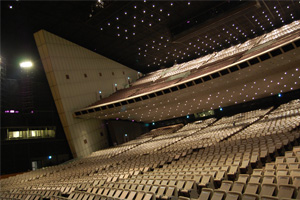 ホールA  5,012席を有する日本最大級のスケールを持つ2層構造ホール