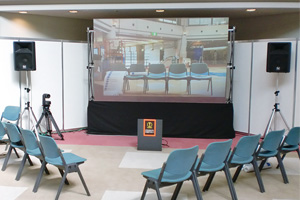 会議室外に設置されたプレゼンテーションスペース