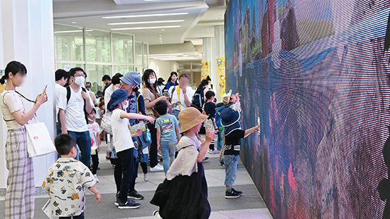 子供たちが描いた絵が動き出す『未来のお絵描き体験』を提供