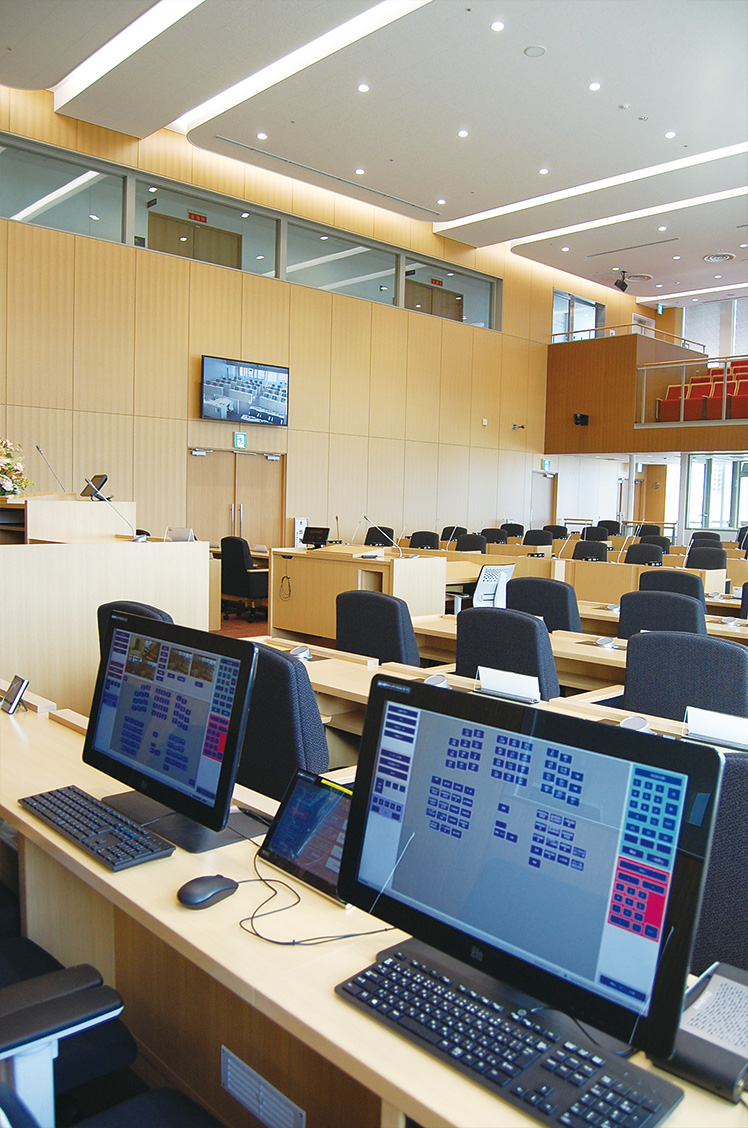 議会運営システムNeo　議場内の映像音響システムを集中管理