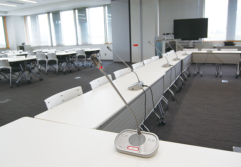 BOSCH会議システム「DCNディスカッション」国際会議でも採用される高い音響品質と安定性が防災対策室に最適