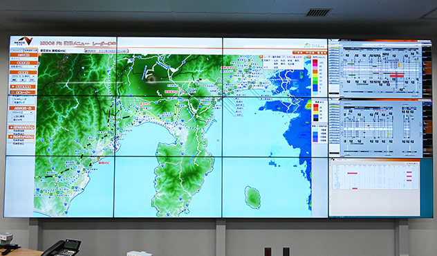 地図などの細かな情報は大きく表示