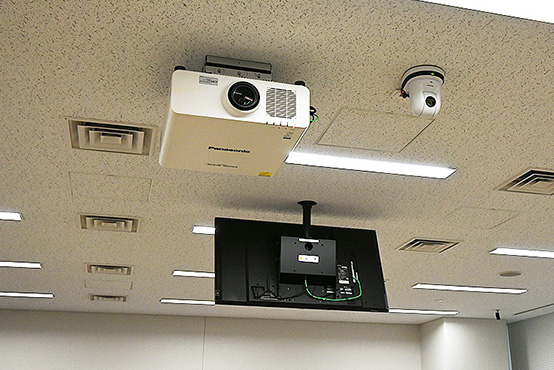 全講義室にウェブカメラをあらたに設置