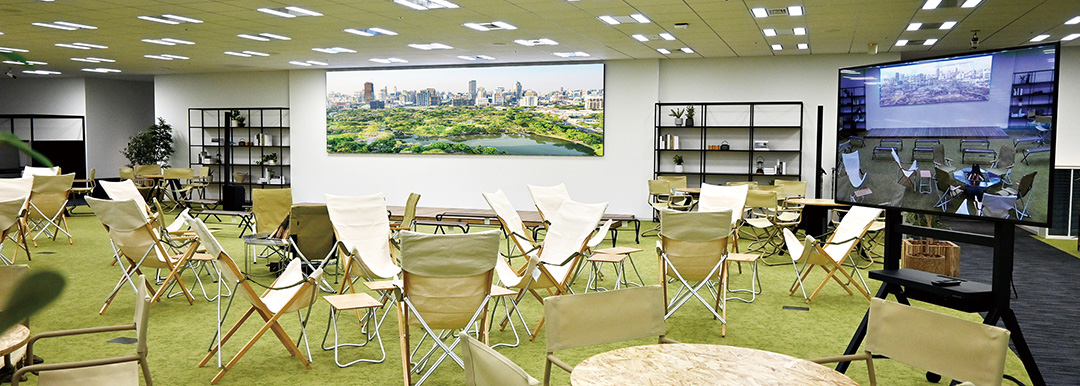 19F Orange stage　最大8分割利用が可能な138型×横2面LEDディスプレイ、65インチ補助ディスプレイ2台も設置