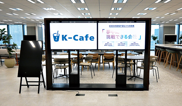 17F K-cafe　特注スタンドを利用したサイネージ