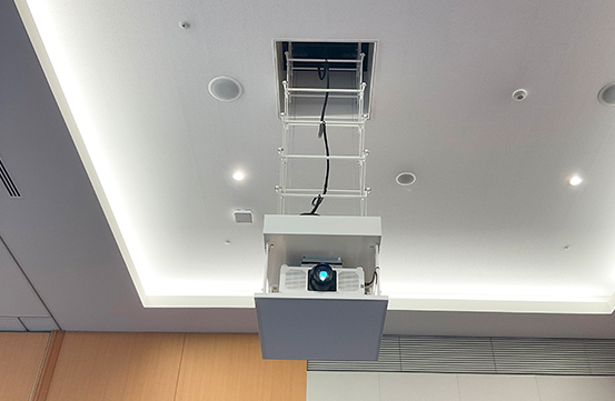 昇降式プロジェクター