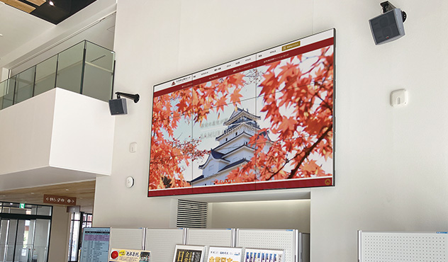 多目的スペース　60型×9面マルチディスプレイ