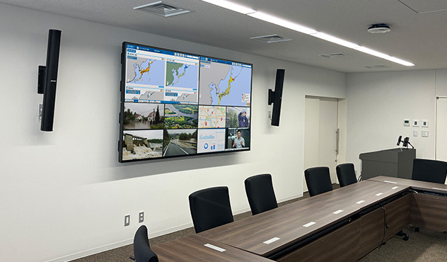 庁議室（災害対策本部室）部屋の2分割利用にも対応できるシステムを導入