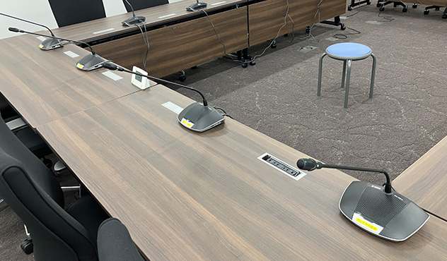 委員会室 BOSCH会議システム「CCS1000D」