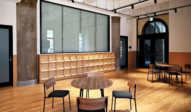 議市民ホール・正庁　役所内の1階～7階までのサイネージ表示を管理