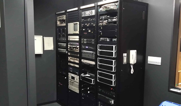 AVルームには、議場と委員会室の機器を集約。