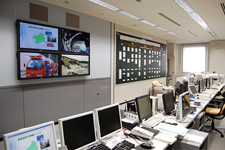 群馬県防災情報通信ネットワークシステムの中枢部である「統制室」
