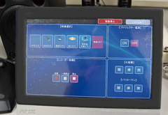 会議ユニットや同時通訳システムの調整卓タッチパネルで簡単に操作ができる