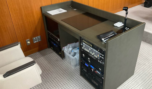 機器操作卓