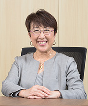 代表取締役社長　新倉恵里子