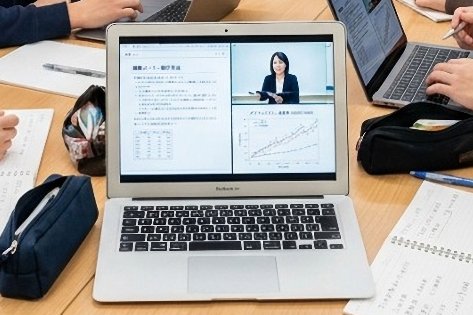 講師映像と資料の表示イメージ