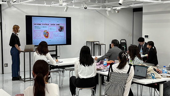 2025年5月 共立女子大学一ツ橋キャンパス:中間発表の様子