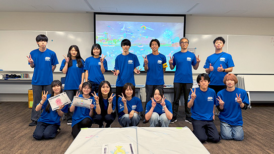 学生スタッフと当社スタッフ