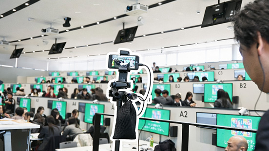 イベントの盛り上がりが伝わる会場全体の様子も配信